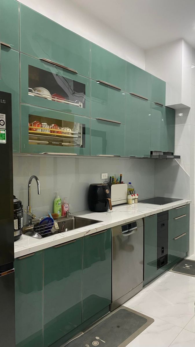 tu bep inox canh kinh thang dep 